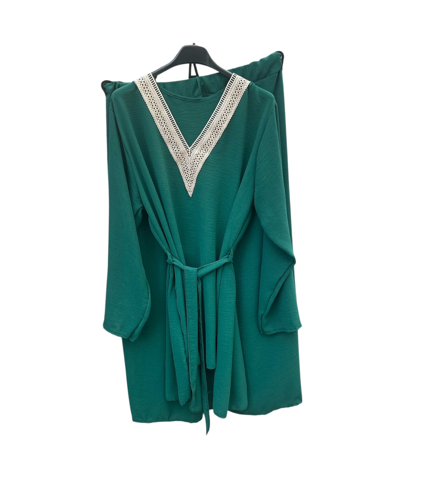 Elegantes Loungewear-Set mit femininen Details – stilvoll entspannen war noch nie so einfach