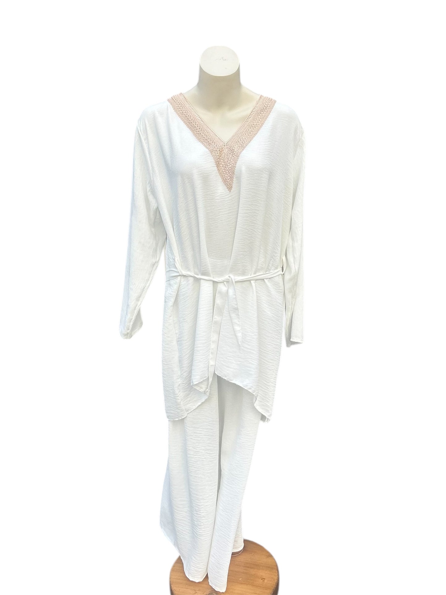 Elegantes Loungewear-Set mit femininen Details – stilvoll entspannen war noch nie so einfach